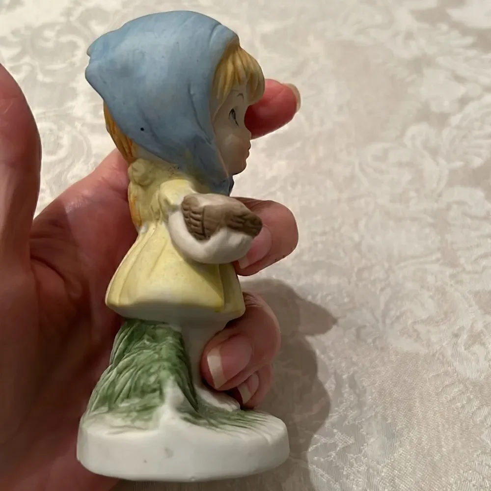 Vintage girl & boy porcelain figurines no chips cracks or discoloration EVC